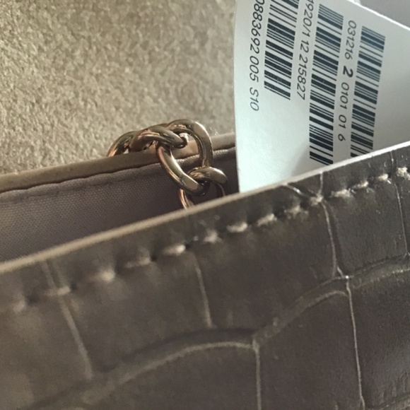 Crossbody bag with chain strap - Picture 3 of 3